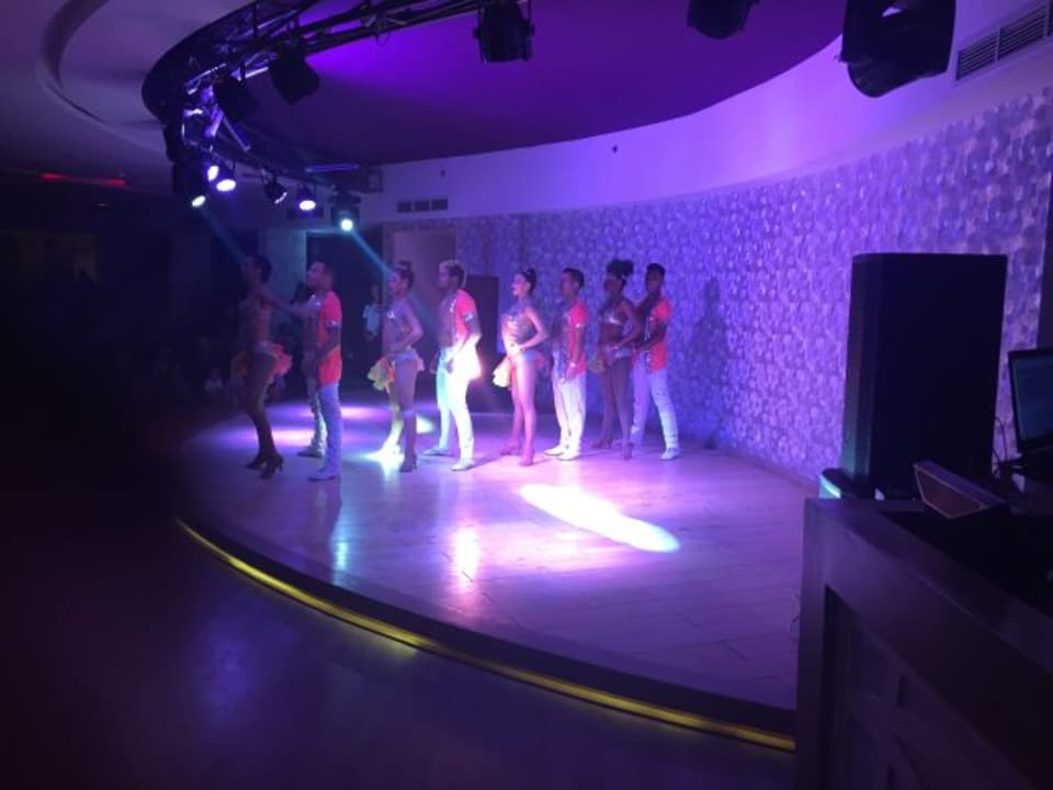 Kubanische Show in der Dolce Vita Bar Beach Albatros Resort
