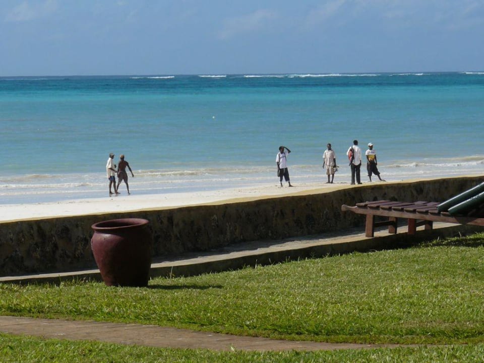 Beachboys am Galu-Beach Neptune Paradise Beach Resort & Spa
