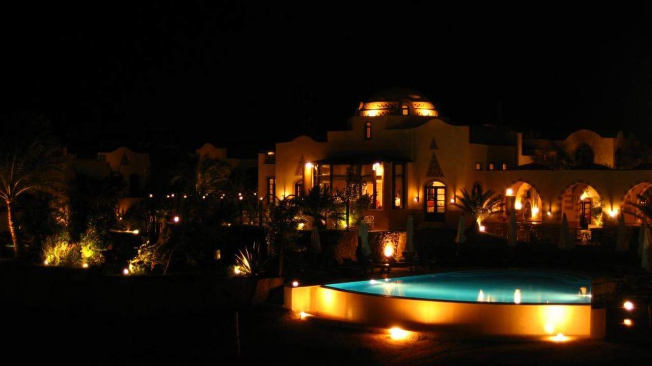 bei Nacht ... Dawar El Omda - Adults only  (Im Umbau/Renovierung)