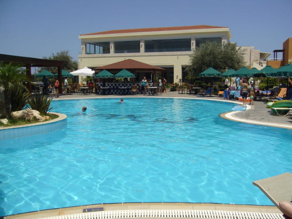 Aktivpool mit Blick auf Restaurant(oben) Atlantica Mikri Poli Rhodes