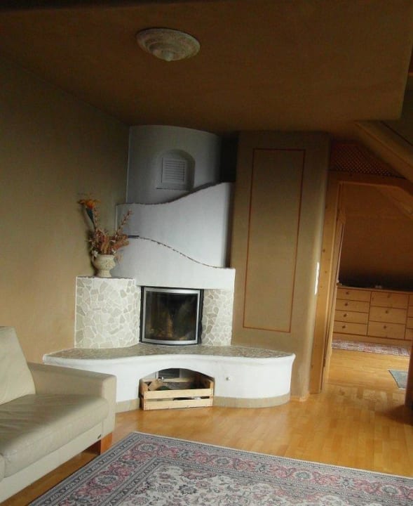 Wohnküche ca 35 m², 3 Fenster mit Blick auf die Berge Biolandhaus Arche