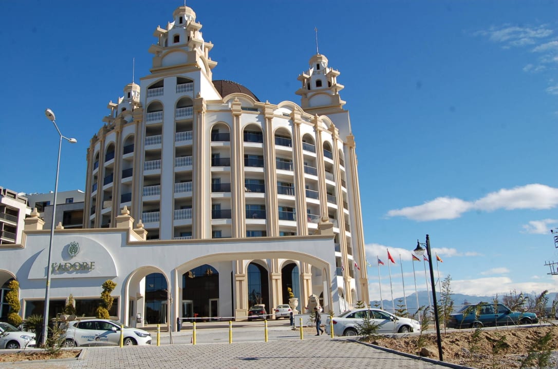Von der Strasse aus J'adore Deluxe Hotel & Spa