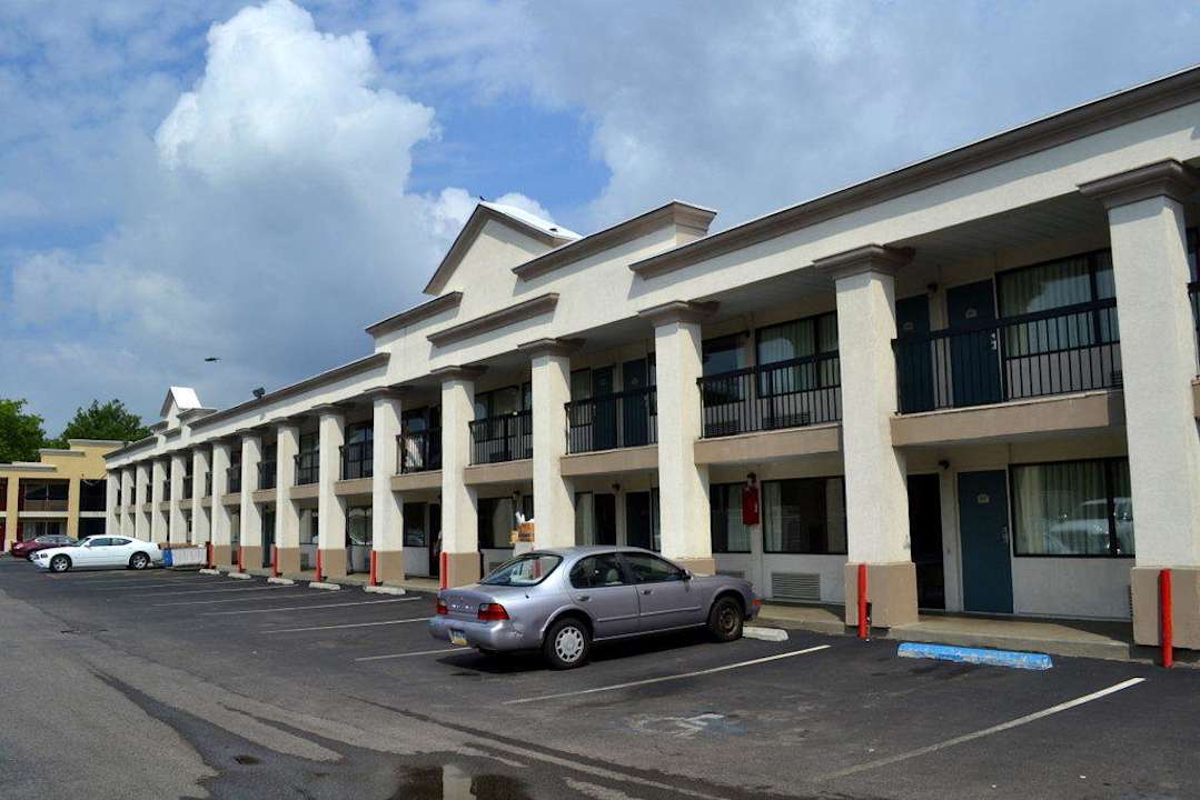 Südfassade des klassischen Inns Hotel Quality Inn Philadelphia Airport