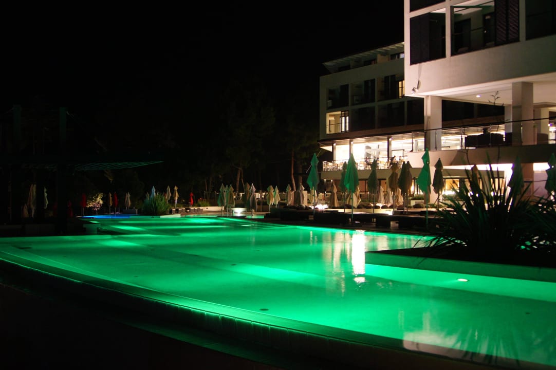 Pool bei Nacht Hotel Parentium Plava Laguna