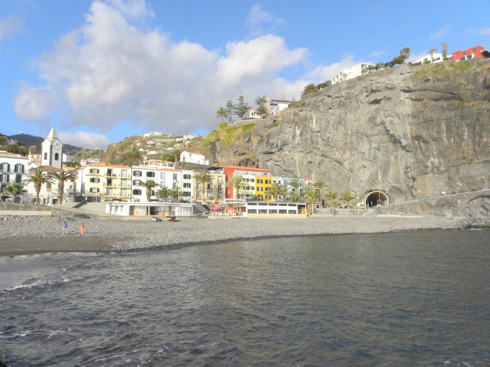 Blick von der Wasserseite Enotel Sunset Bay