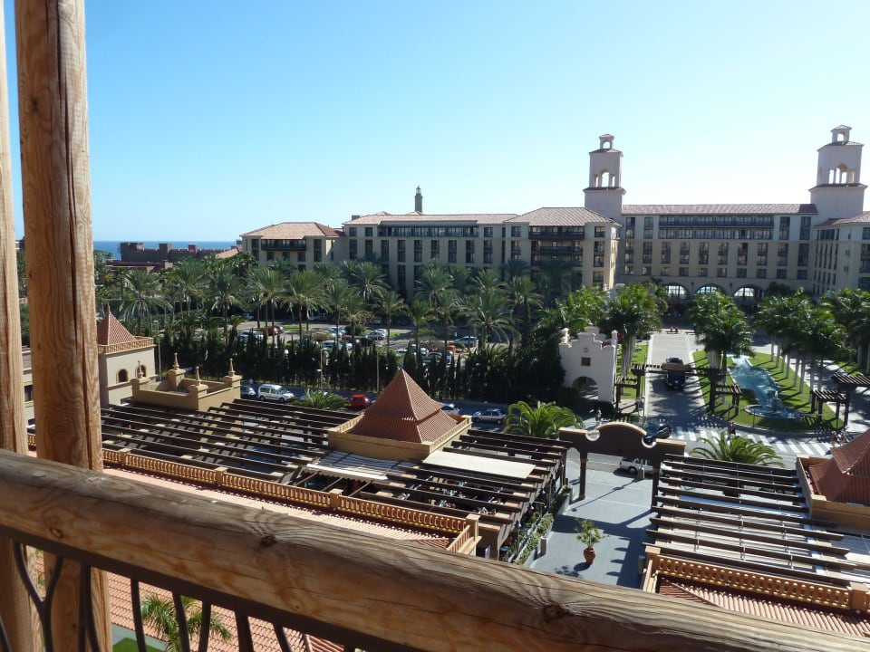 Zur Strasse Lopesan Baobab Resort