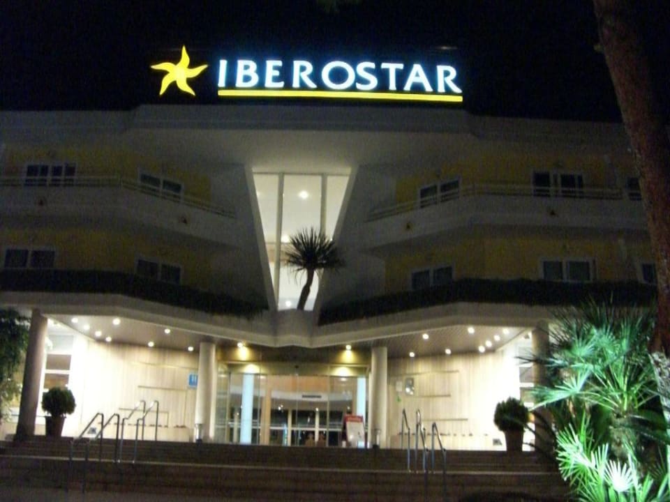 Haupteingang Iberostar Waves Playa de Muro