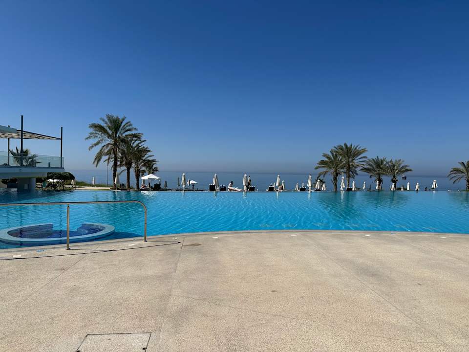 Pool King Evelthon Beach Hotel & Resort