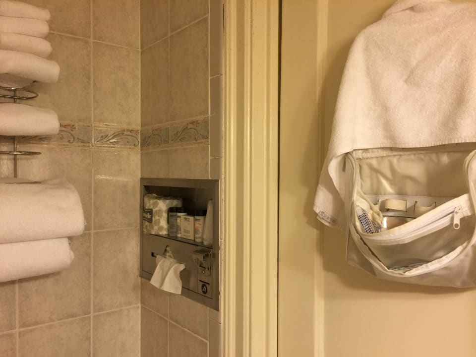 Ausreichend Handtücher und Pflegesets Hotel Edison