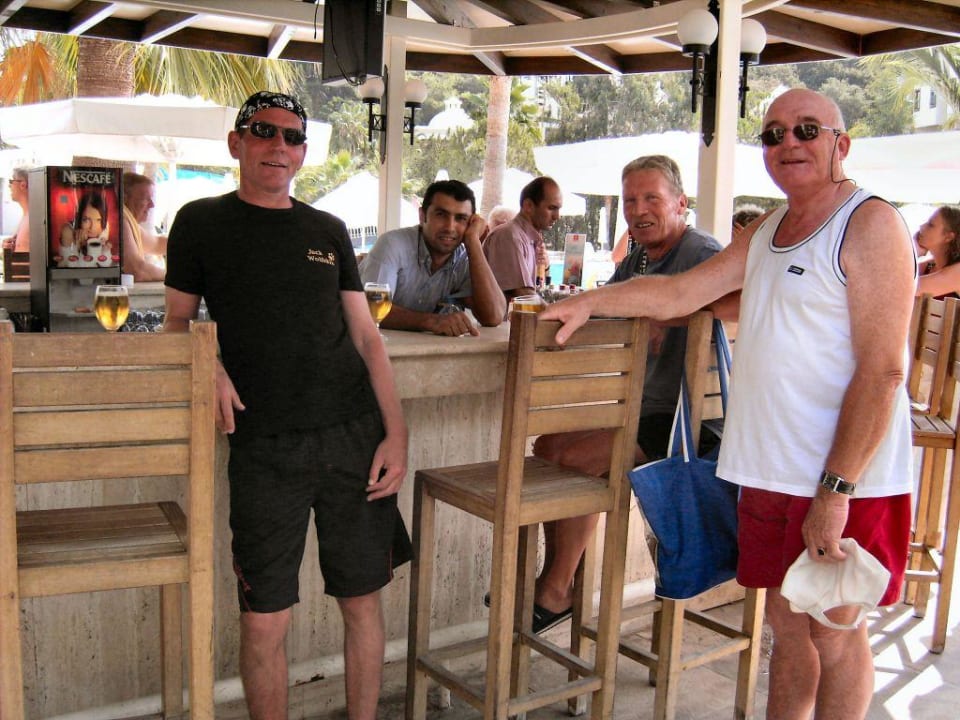 1200 Uhr Mittags an der Poolbar Barut Hemera