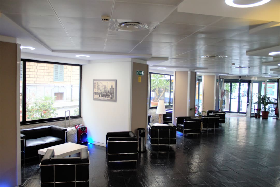 Lobby ibis Styles Palermo Cristal