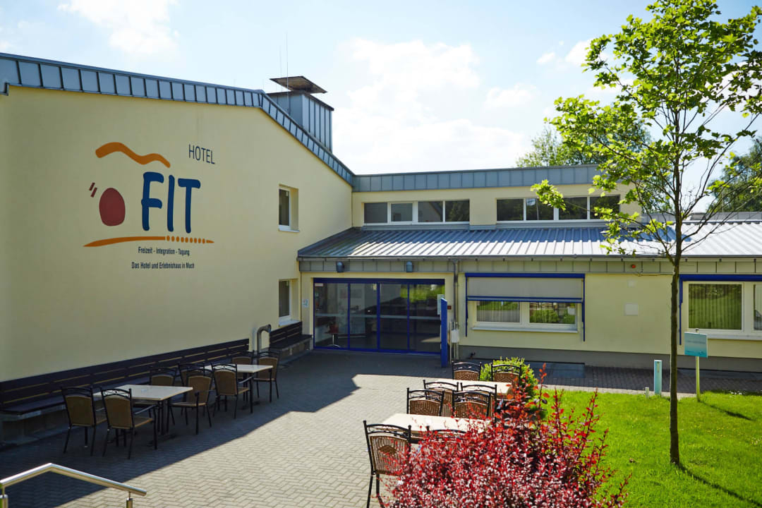 Hoteleingang Hotel FIT Freizeit-Integration-Tagung