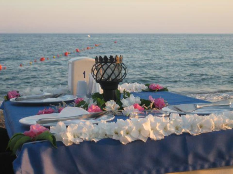 Abendessen am Strand Hotel Mari