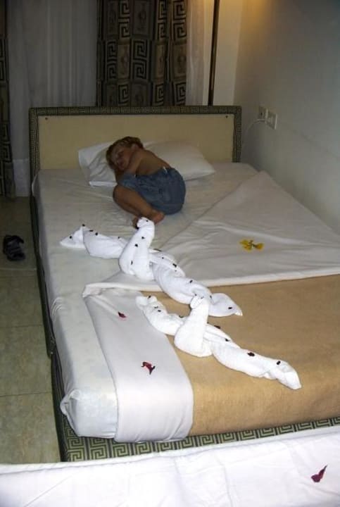 Müde und begeistert Golden Beach Resort