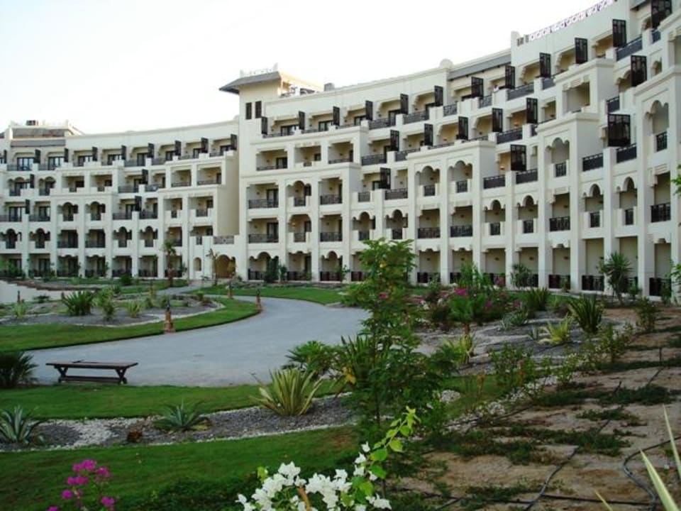 Seitenansicht Steigenberger ALDAU Beach Hotel