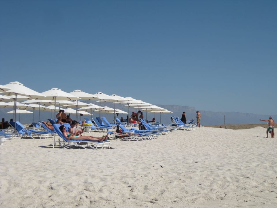 Strand an der Badebucht über Steg erreichbar  Wyndham Garden Salalah Mirbat