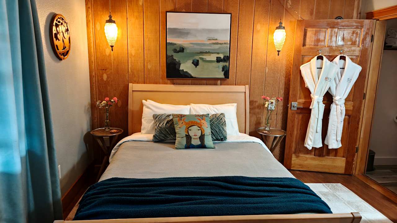 Zimmer Bell in the Woods Bed and Breakfast