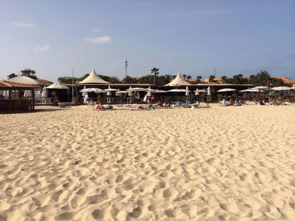 Blick vom Strand auf die Bar Hotel Morabeza
