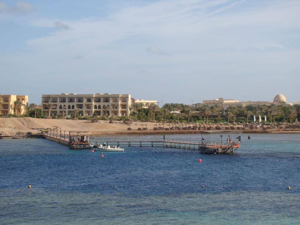 Blick auf die gegenüber liegende Seite der Bucht Steigenberger Coraya Beach - Adults only