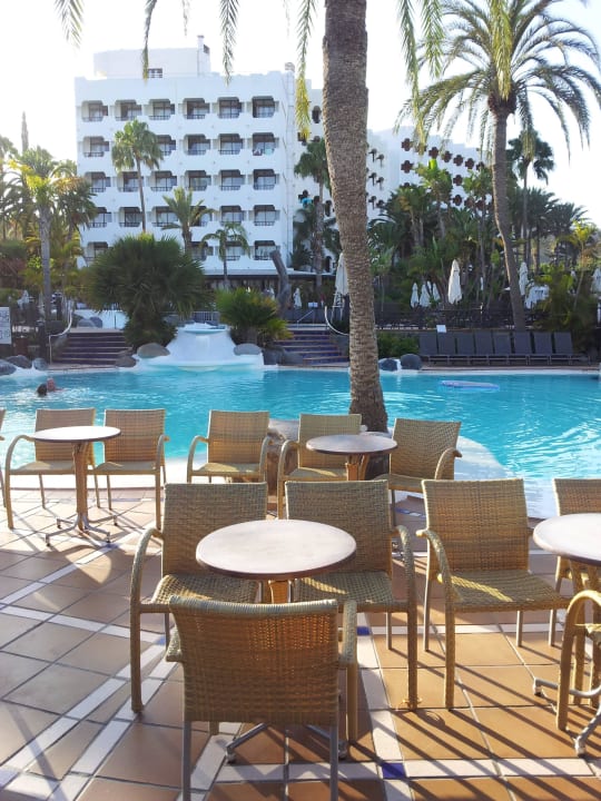Blick von der Poolbar Corallium Beach by Lopesan Hotels - Adults only