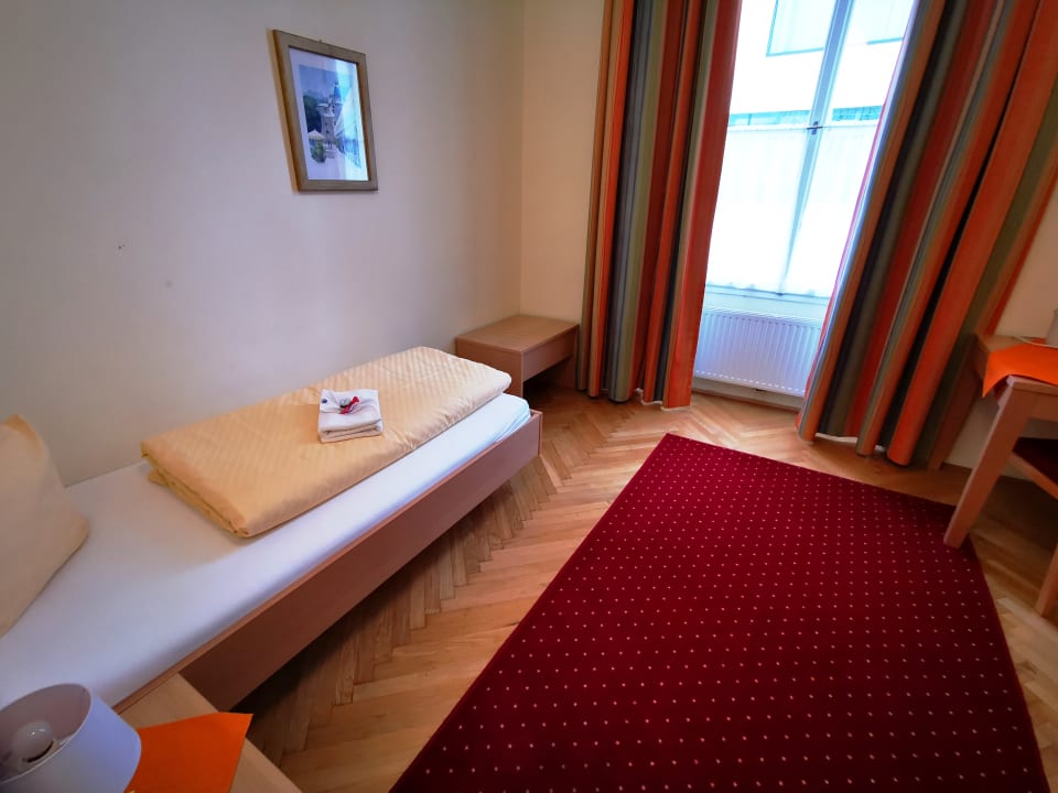 Zimmer Gästehaus im Priesterseminar Salzburg