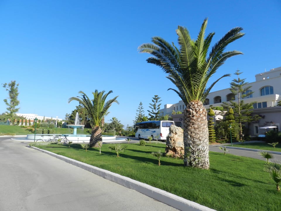 Zufahrt zum Hotel Iberostar Selection Creta Marine