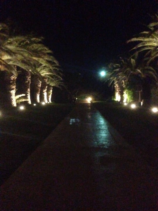 Aufgang zum Strand Caravia Beach Hotel