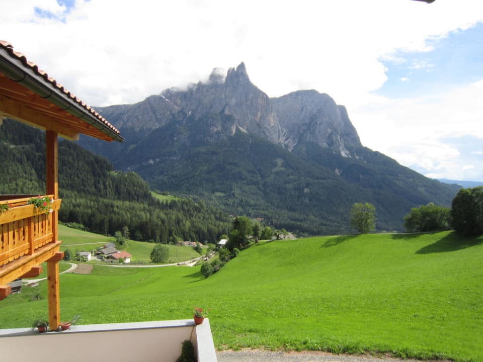 Traumhafter Ausblick auf den Sandner Bauernhof Ronsol Hof