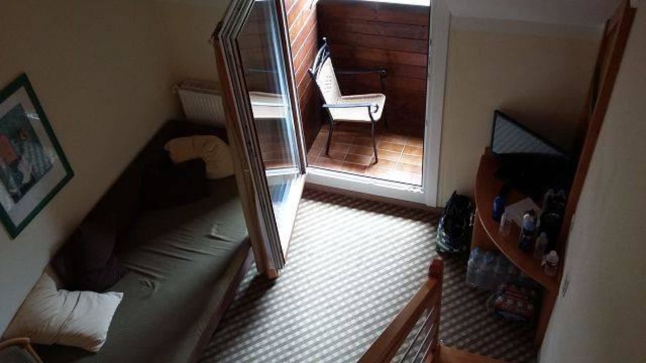 Blick von der Gaube in den Wohnbereich Aldiana Club Schlanitzen Alm