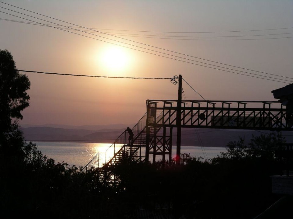 Sonnenuntergang vor dem Hotel Akrathos Beach Hotel