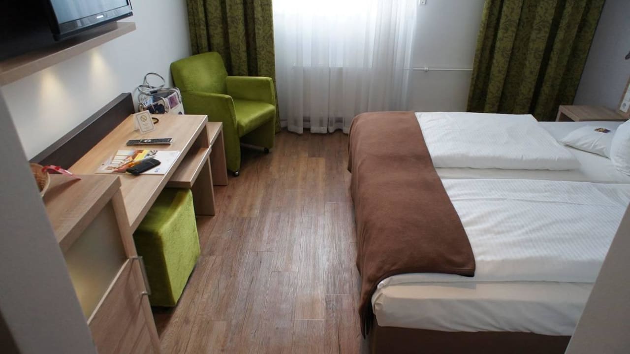 Schreibtisch Ringhotel Loew's Merkur