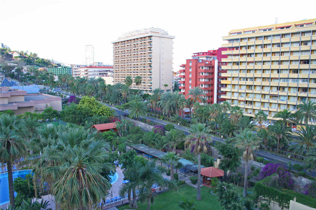 Blick vom Balkon zum Shopping Mall, links Bahia Principe Sunlight San Felipe