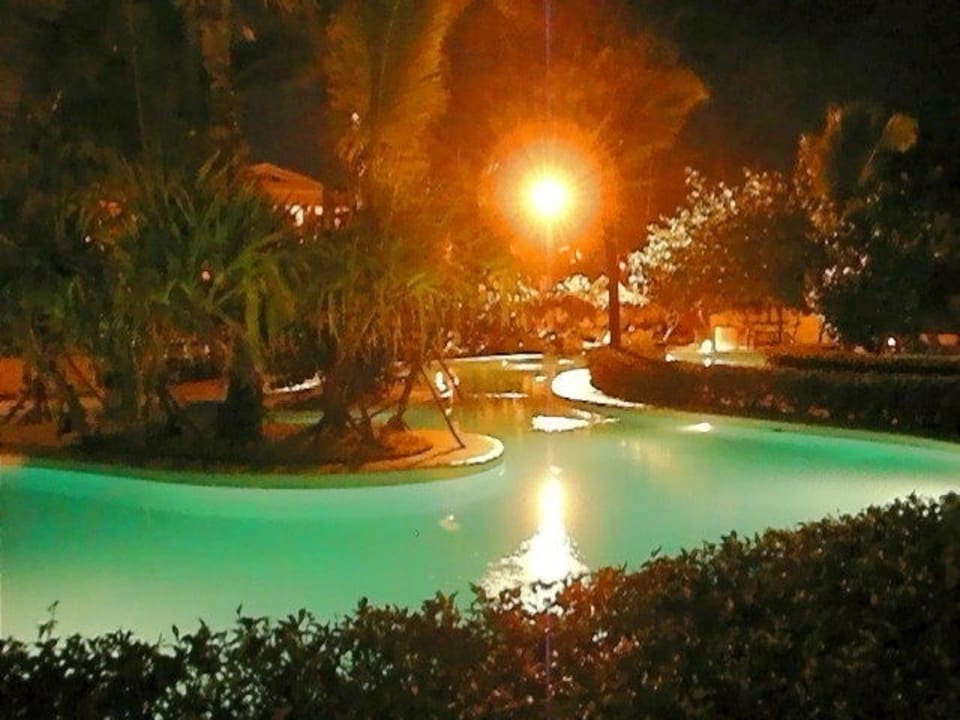 Pool am Abend Iberostar Waves Punta Cana