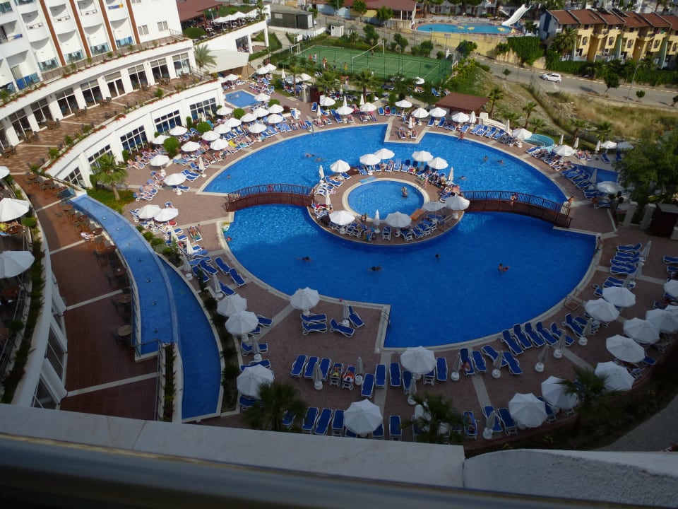 Hotelpool am frühen Morgen Side Prenses Resort & Spa