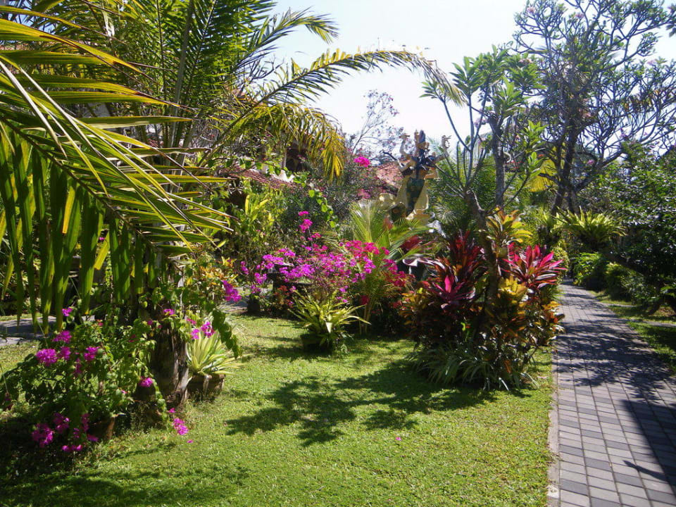 Gartenimpression Villa Shanti Beach