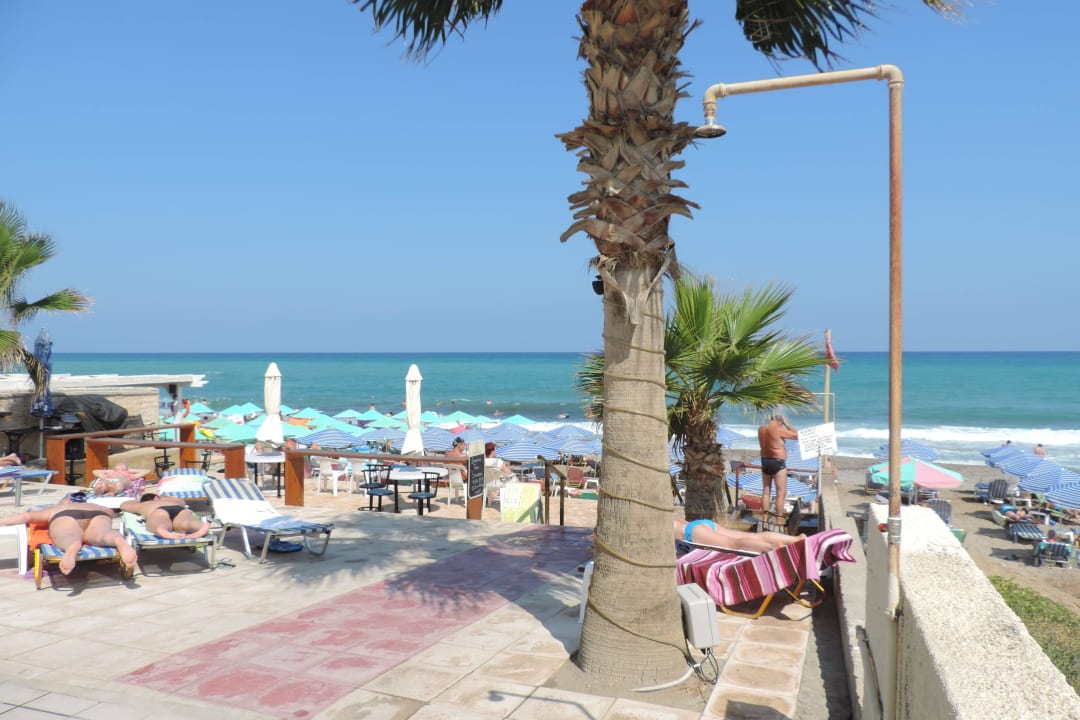 Basen i morze. Hotel Seafront