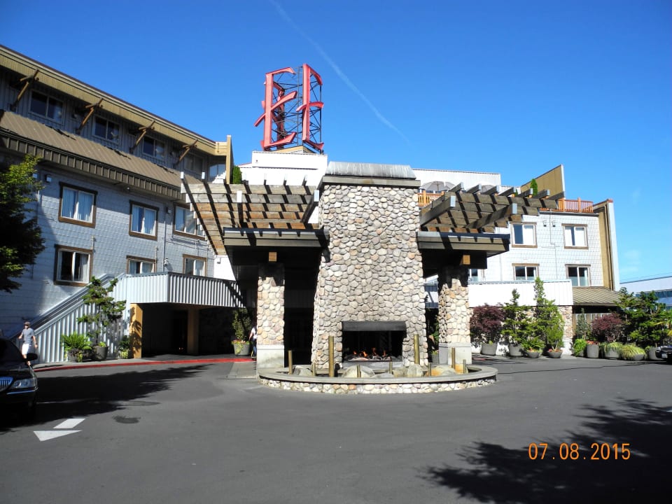 Eingang The Edgewater-A Noble House Hotel