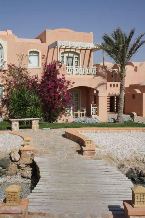 Außenansicht der Gebäude Radisson Blu Resort, El Quseir