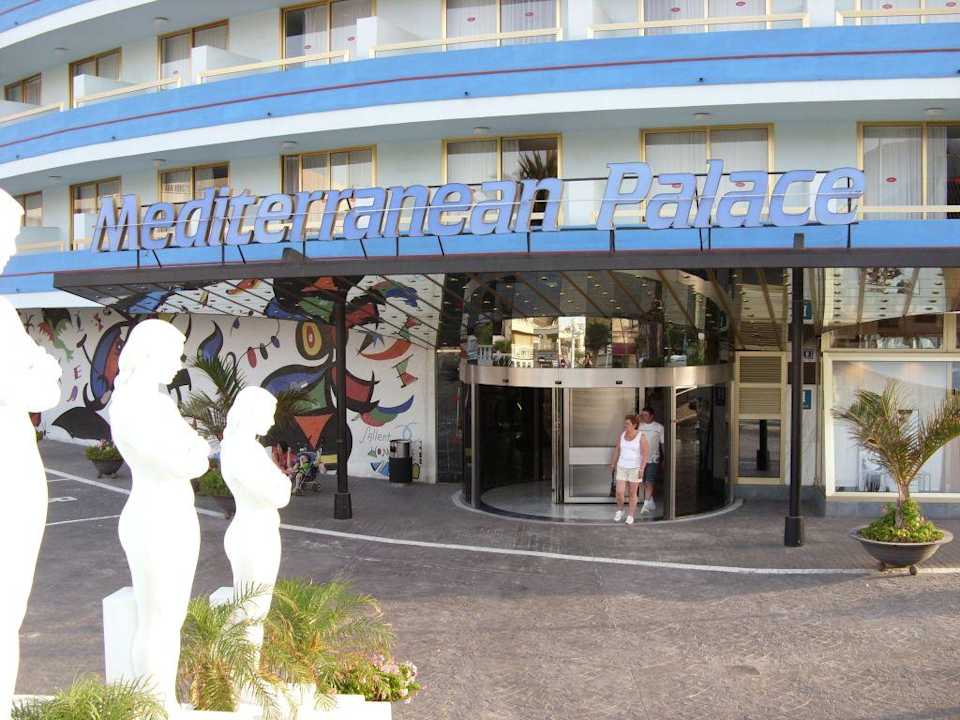 Eingang des Hotels Mediterranean Palace Hotel