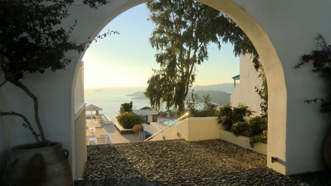 Hoteleingang Lilium Santorini Hotel