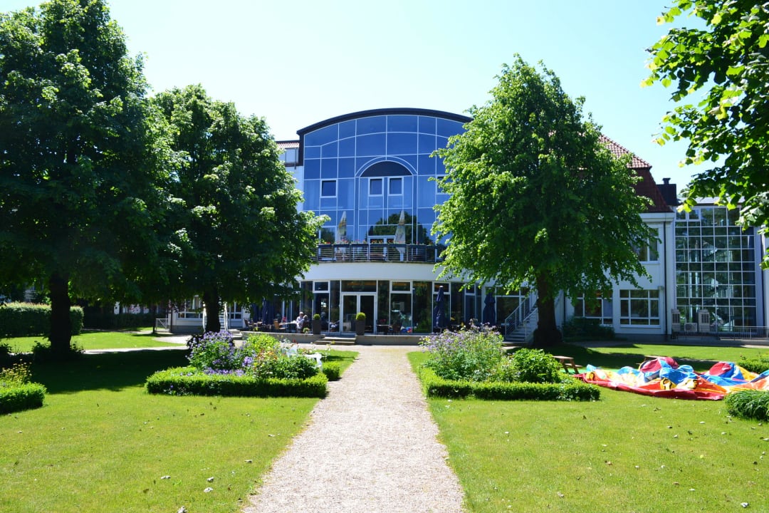 Ansicht vom Garten Seehotel Großherzog von Mecklenburg