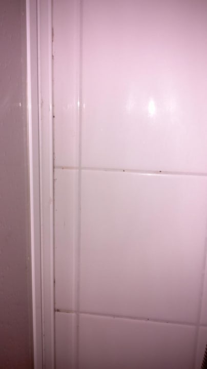 Schimmel an Badewanne VONRESORT Golden Coast