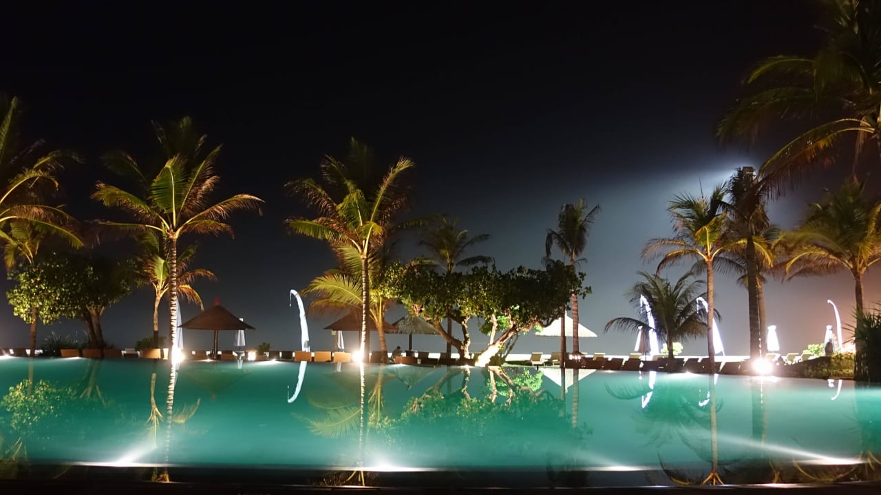 Poolnachtansicht Ayodya Resort Bali