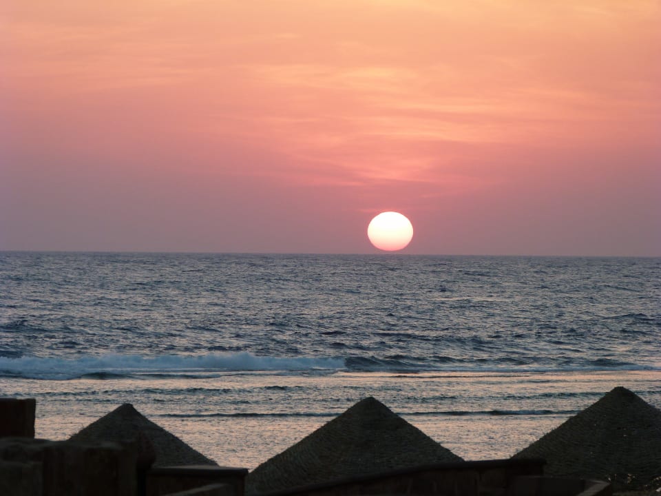 Sonnenaufgang Mövenpick Resort El Quseir