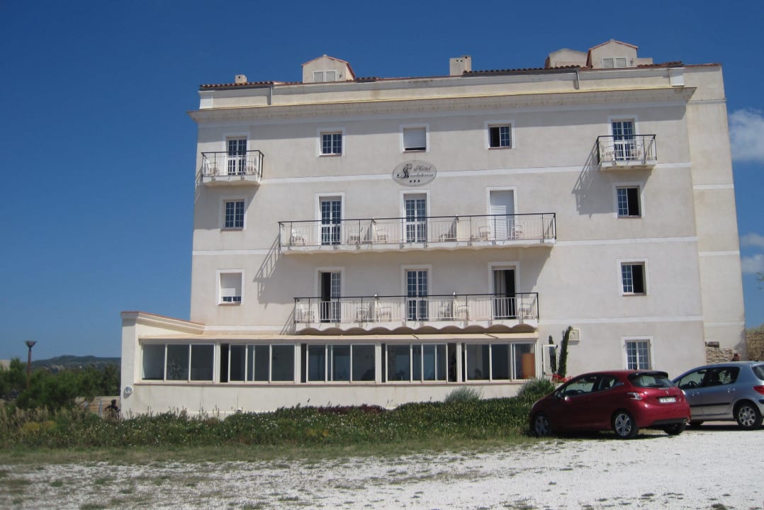 Hotel vom Parkplatz gesehen Hotel Santateresa