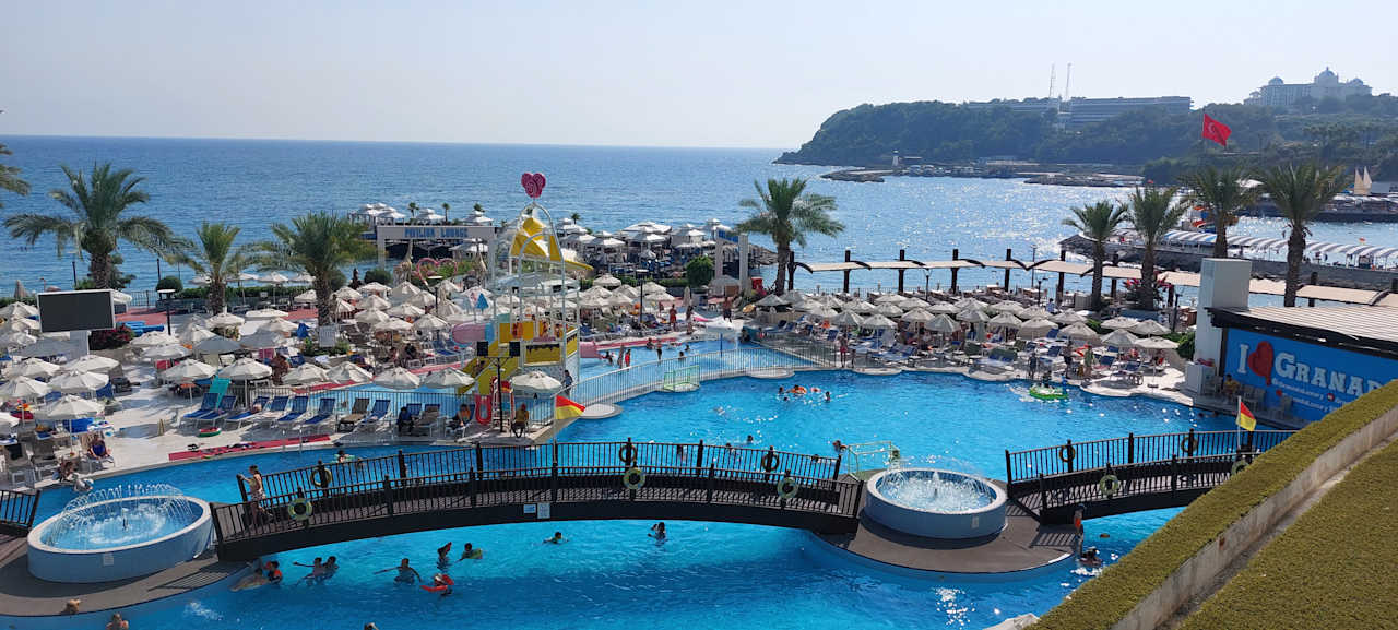 Außenansicht Granada Luxury Okurcalar