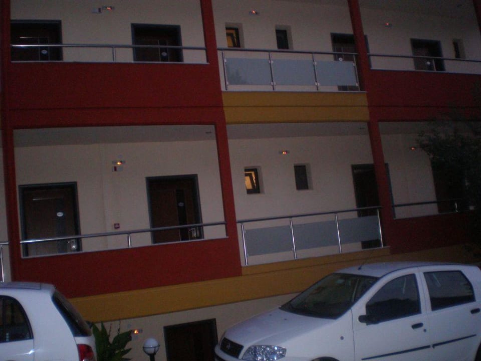 Die Zimmereingänge Lagomandra Hotel & Spa