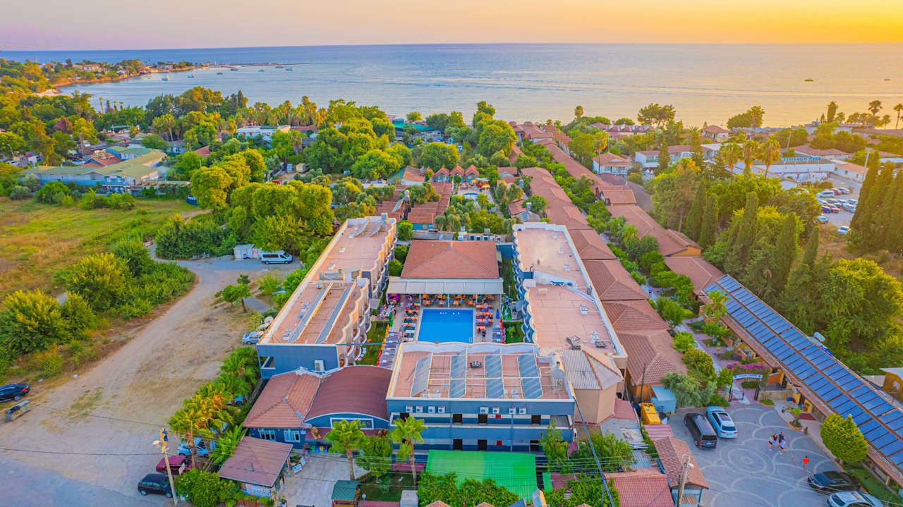 Außenansicht Sayanora Hotel