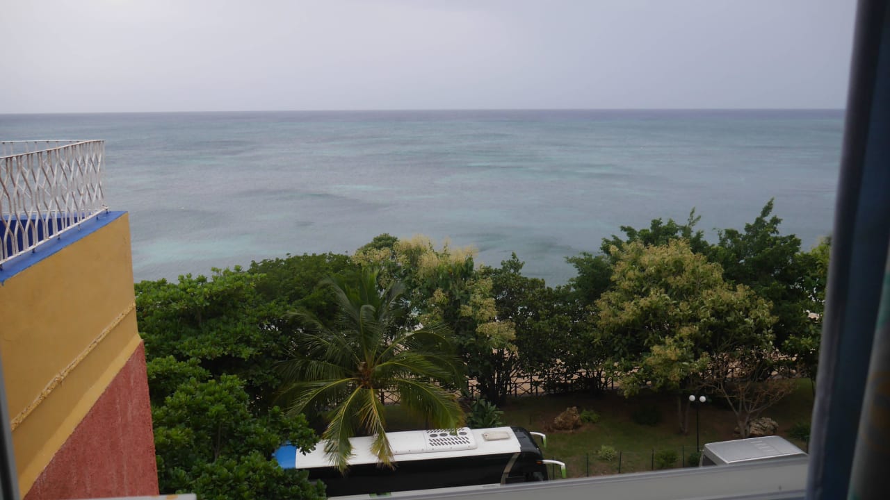 Ausblick zum Strand Club Amigo Hotel Ancon