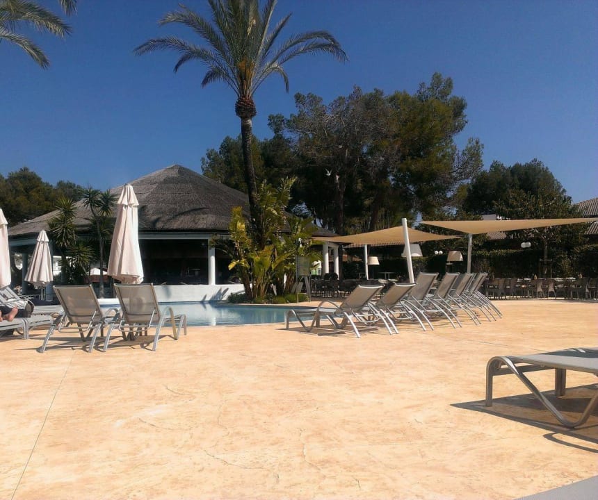 Pool mit Ruhebereich Prinsotel La Dorada